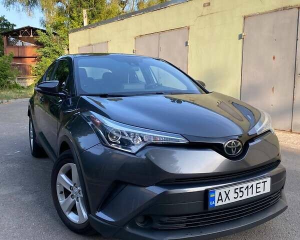 Серый Тойота C-HR, объемом двигателя 2 л и пробегом 39 тыс. км за 21500 $, фото 1 на Automoto.ua