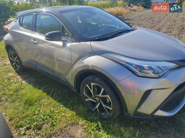 Серый Тойота C-HR, объемом двигателя 2 л и пробегом 52 тыс. км за 16699 $, фото 1 на Automoto.ua