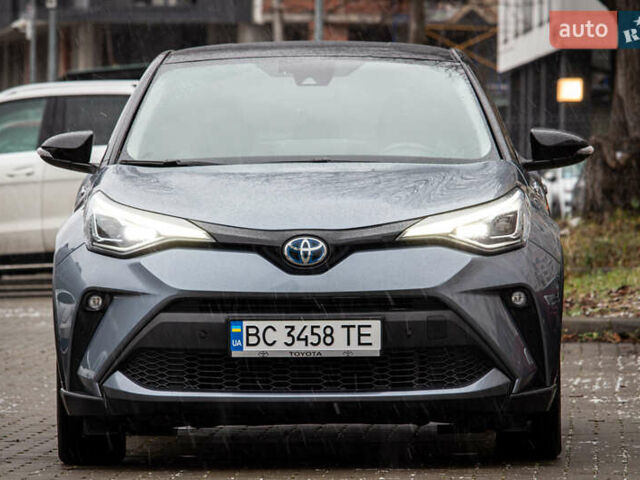 Серый Тойота C-HR, объемом двигателя 1.99 л и пробегом 32 тыс. км за 27700 $, фото 1 на Automoto.ua