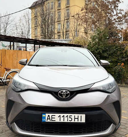 Серый Тойота C-HR, объемом двигателя 1.99 л и пробегом 67 тыс. км за 21500 $, фото 1 на Automoto.ua