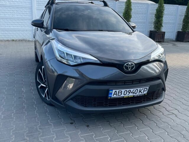 Серый Тойота C-HR, объемом двигателя 2 л и пробегом 62 тыс. км за 17500 $, фото 1 на Automoto.ua