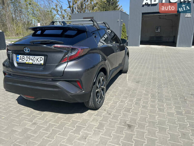Серый Тойота C-HR, объемом двигателя 2 л и пробегом 53 тыс. км за 19000 $, фото 1 на Automoto.ua