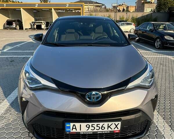 Серый Тойота C-HR, объемом двигателя 1.99 л и пробегом 44 тыс. км за 29500 $, фото 1 на Automoto.ua