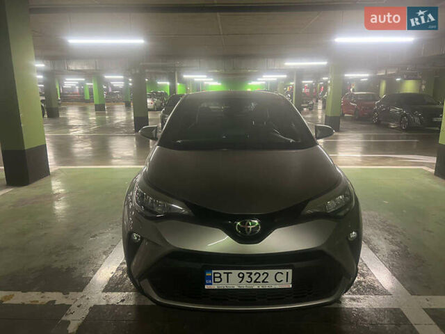 Серый Тойота C-HR, объемом двигателя 1.2 л и пробегом 15 тыс. км за 25500 $, фото 1 на Automoto.ua