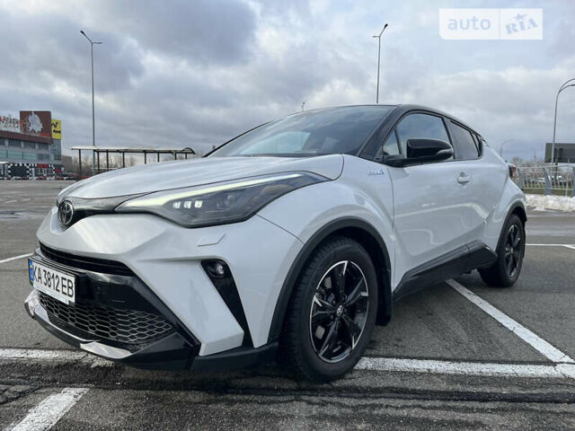 Сірий Тойота C-HR, об'ємом двигуна 1.99 л та пробігом 33 тис. км за 28500 $, фото 1 на Automoto.ua