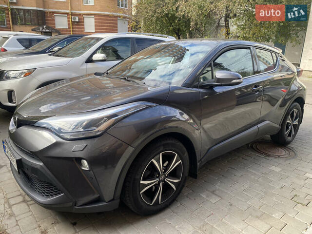 Серый Тойота C-HR, объемом двигателя 1.2 л и пробегом 61 тыс. км за 25500 $, фото 1 на Automoto.ua