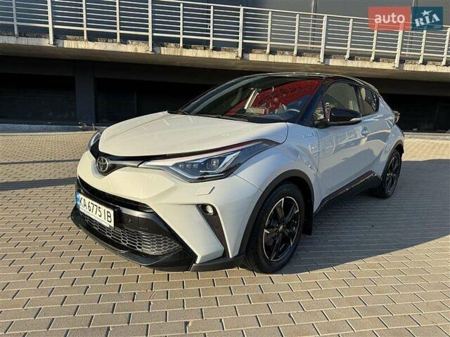 Сірий Тойота C-HR, об'ємом двигуна 1.99 л та пробігом 64 тис. км за 28200 $, фото 1 на Automoto.ua