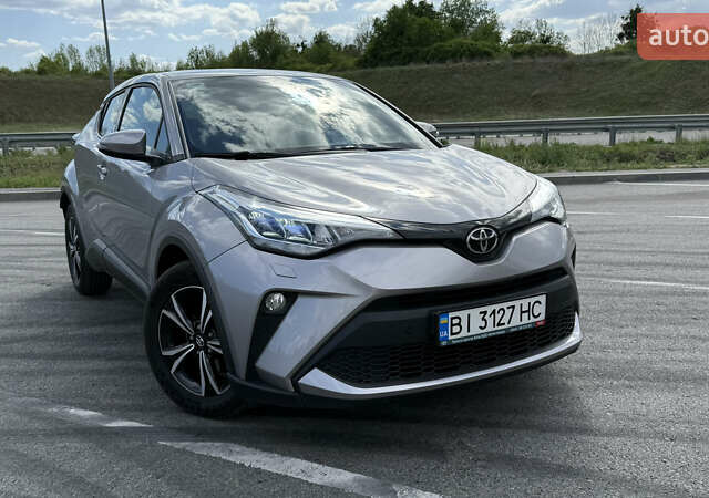 Серый Тойота C-HR, объемом двигателя 1.2 л и пробегом 25 тыс. км за 27400 $, фото 1 на Automoto.ua