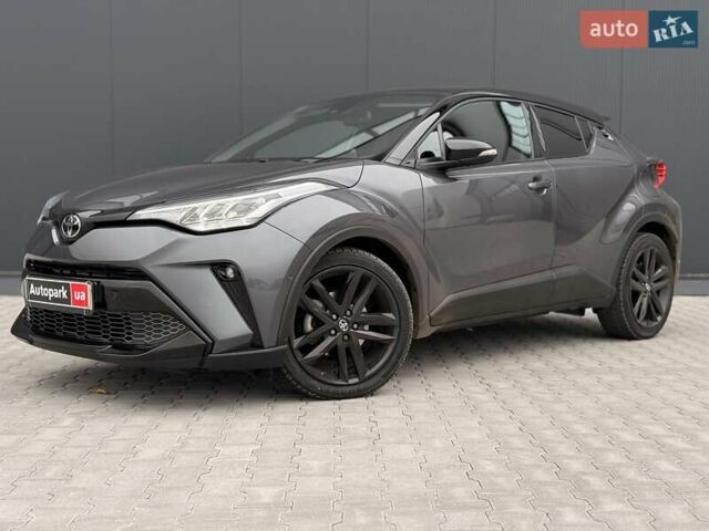 Серый Тойота C-HR, объемом двигателя 1.8 л и пробегом 28 тыс. км за 25490 $, фото 1 на Automoto.ua