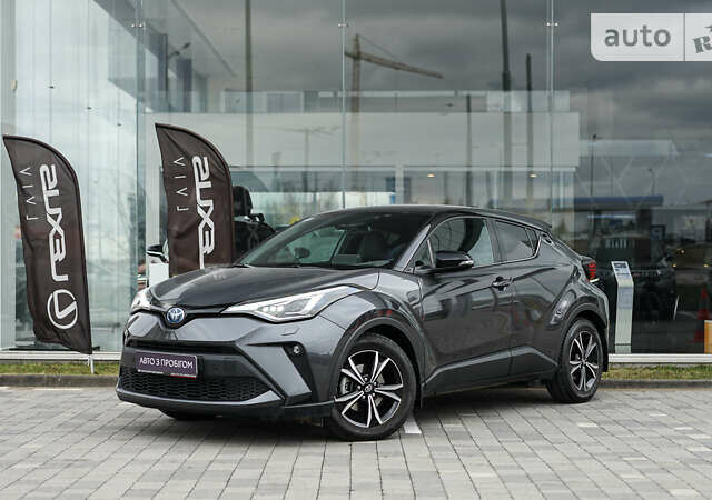 Серый Тойота C-HR, объемом двигателя 1.99 л и пробегом 11 тыс. км за 35149 $, фото 1 на Automoto.ua