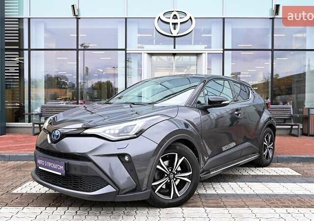 Серый Тойота C-HR, объемом двигателя 2 л и пробегом 101 тыс. км за 27426 $, фото 1 на Automoto.ua