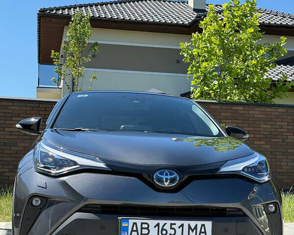 Серый Тойота C-HR, объемом двигателя 1.99 л и пробегом 38 тыс. км за 31000 $, фото 1 на Automoto.ua