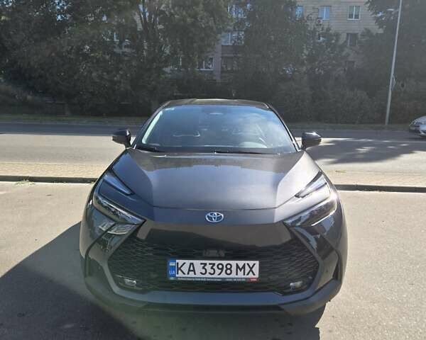 Серый Тойота C-HR, объемом двигателя 1.8 л и пробегом 5 тыс. км за 37300 $, фото 1 на Automoto.ua