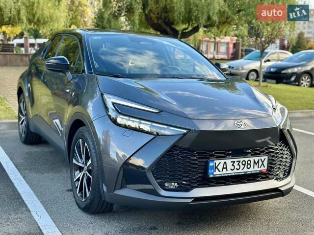 Серый Тойота C-HR, объемом двигателя 1.8 л и пробегом 5 тыс. км за 34999 $, фото 1 на Automoto.ua