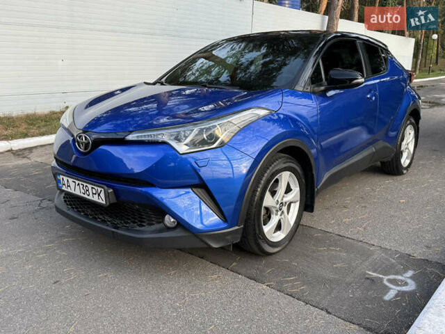 Синий Тойота C-HR, объемом двигателя 1.2 л и пробегом 75 тыс. км за 17300 $, фото 1 на Automoto.ua