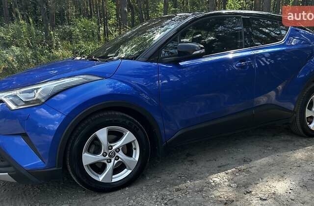 Синий Тойота C-HR, объемом двигателя 1.2 л и пробегом 99 тыс. км за 18500 $, фото 1 на Automoto.ua