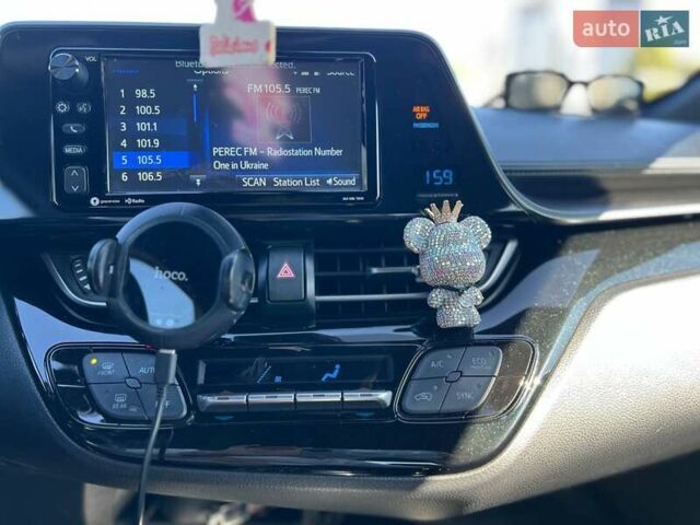 Синий Тойота C-HR, объемом двигателя 1.99 л и пробегом 59 тыс. км за 16700 $, фото 1 на Automoto.ua