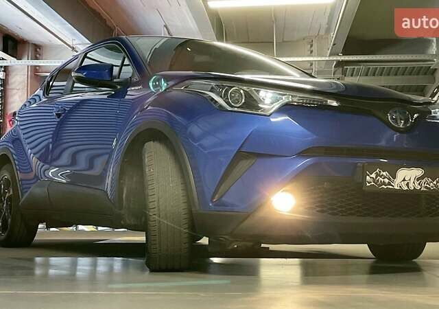 Синий Тойота C-HR, объемом двигателя 1.8 л и пробегом 79 тыс. км за 22600 $, фото 1 на Automoto.ua