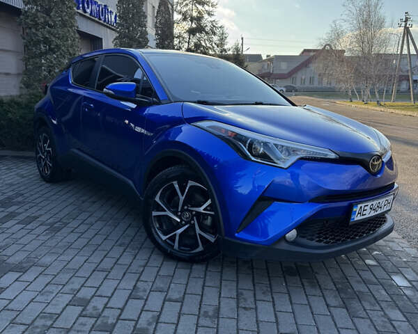 Синий Тойота C-HR, объемом двигателя 1.99 л и пробегом 32 тыс. км за 18900 $, фото 1 на Automoto.ua
