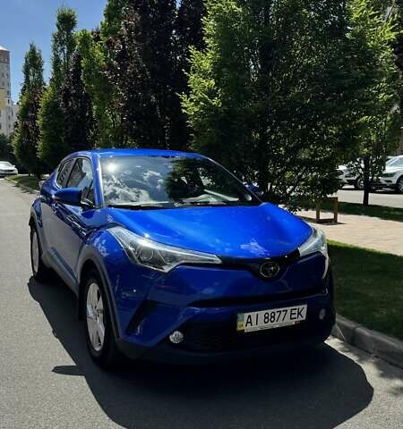 Синий Тойота C-HR, объемом двигателя 1.2 л и пробегом 105 тыс. км за 19500 $, фото 1 на Automoto.ua