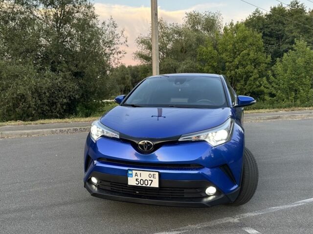 Синий Тойота C-HR, объемом двигателя 2 л и пробегом 96 тыс. км за 17300 $, фото 1 на Automoto.ua