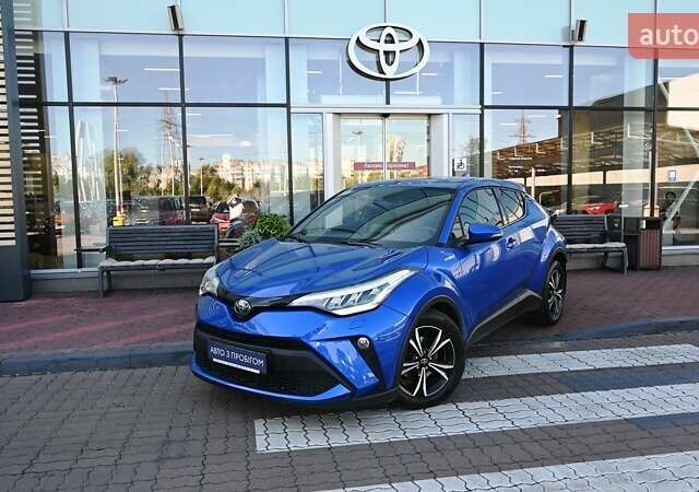 Синий Тойота C-HR, объемом двигателя 1.8 л и пробегом 97 тыс. км за 25580 $, фото 1 на Automoto.ua