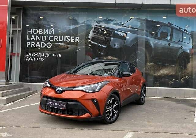 Оранжевый Тойота C-HR, объемом двигателя 1.99 л и пробегом 108 тыс. км за 26966 $, фото 1 на Automoto.ua