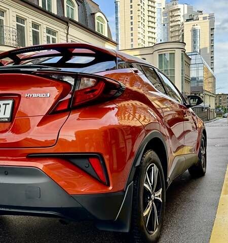 Оранжевый Тойота C-HR, объемом двигателя 1.8 л и пробегом 77 тыс. км за 27000 $, фото 1 на Automoto.ua