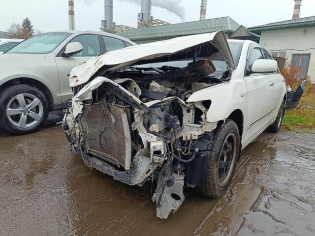 Белый Тойота Камри, объемом двигателя 2.4 л и пробегом 300 тыс. км за 4300 $, фото 1 на Automoto.ua