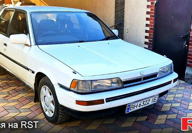 Белый Тойота Камри, объемом двигателя 2 л и пробегом 225 тыс. км за 1550 $, фото 1 на Automoto.ua