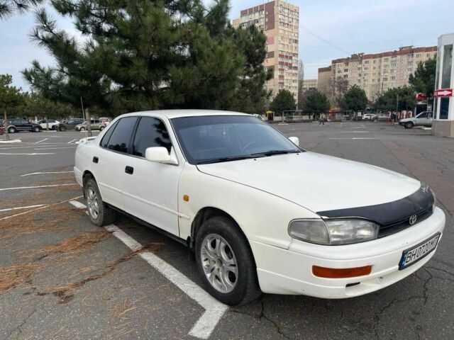 Белый Тойота Камри, объемом двигателя 2.2 л и пробегом 550 тыс. км за 2200 $, фото 1 на Automoto.ua