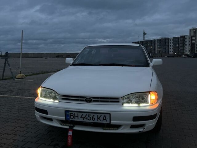 Белый Тойота Камри, объемом двигателя 2.2 л и пробегом 464 тыс. км за 2500 $, фото 1 на Automoto.ua