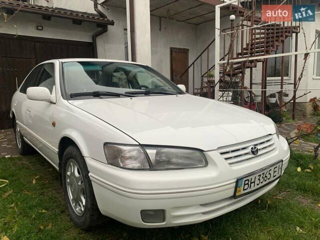 Белый Тойота Камри, объемом двигателя 2.2 л и пробегом 148 тыс. км за 4800 $, фото 1 на Automoto.ua