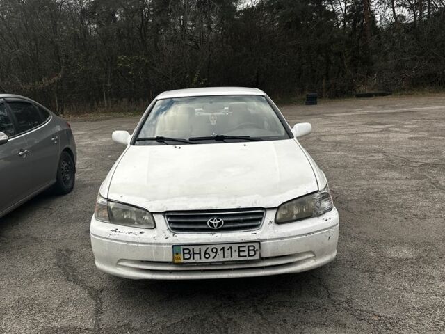 Білий Тойота Камрі, об'ємом двигуна 2.2 л та пробігом 223 тис. км за 3400 $, фото 1 на Automoto.ua