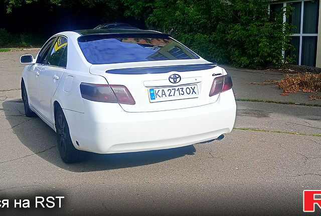 Белый Тойота Камри, объемом двигателя 2.4 л и пробегом 288 тыс. км за 6100 $, фото 1 на Automoto.ua