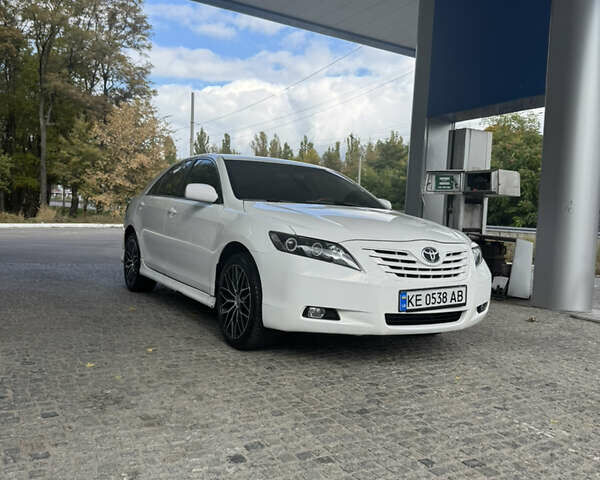 Білий Тойота Камрі, об'ємом двигуна 2.4 л та пробігом 288 тис. км за 7400 $, фото 1 на Automoto.ua