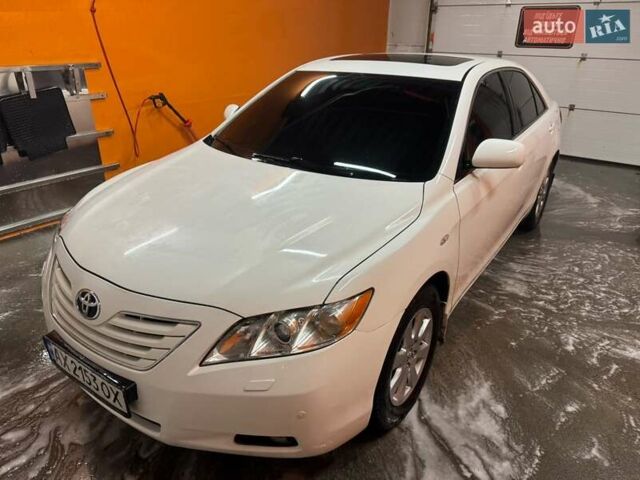 Белый Тойота Камри, объемом двигателя 2.4 л и пробегом 272 тыс. км за 7700 $, фото 1 на Automoto.ua