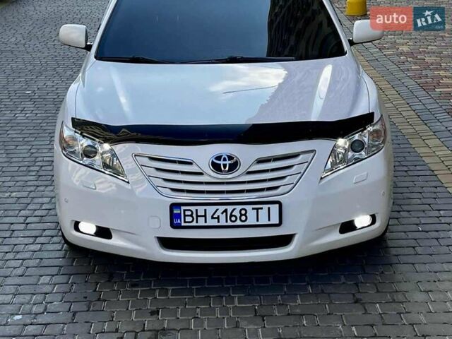 Белый Тойота Камри, объемом двигателя 3.5 л и пробегом 202 тыс. км за 11500 $, фото 1 на Automoto.ua