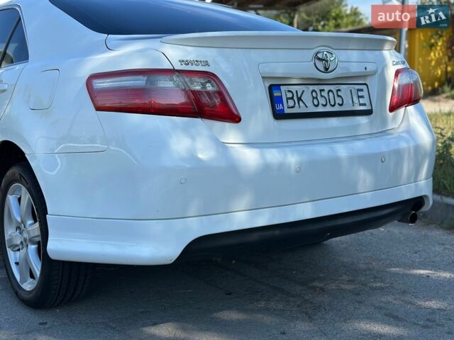 Білий Тойота Камрі, об'ємом двигуна 2.36 л та пробігом 259 тис. км за 6450 $, фото 1 на Automoto.ua
