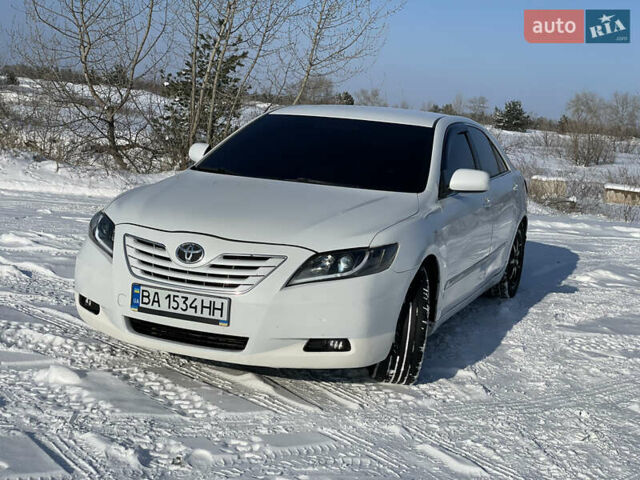 Белый Тойота Камри, объемом двигателя 2.36 л и пробегом 260 тыс. км за 6977 $, фото 1 на Automoto.ua