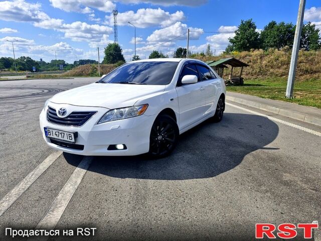 Белый Тойота Камри, объемом двигателя 3.5 л и пробегом 223 тыс. км за 8999 $, фото 1 на Automoto.ua