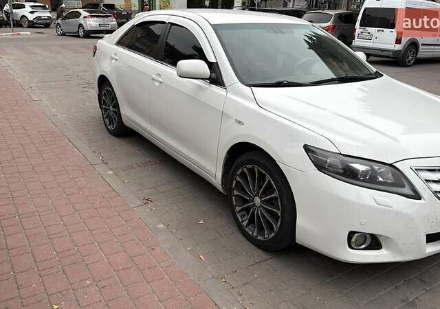 Білий Тойота Камрі, об'ємом двигуна 3.5 л та пробігом 375 тис. км за 7400 $, фото 1 на Automoto.ua