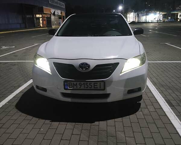 Белый Тойота Камри, объемом двигателя 2.4 л и пробегом 411 тыс. км за 8500 $, фото 1 на Automoto.ua