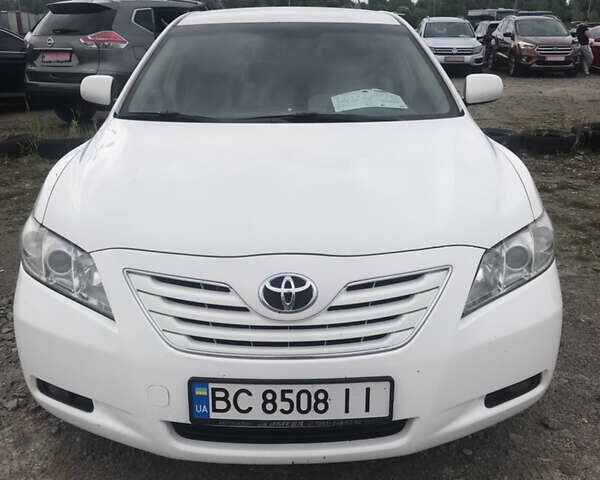 Білий Тойота Камрі, об'ємом двигуна 2.36 л та пробігом 180 тис. км за 10500 $, фото 1 на Automoto.ua