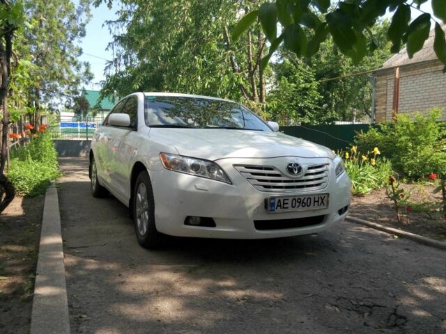 Белый Тойота Камри, объемом двигателя 3.5 л и пробегом 231 тыс. км за 8500 $, фото 1 на Automoto.ua