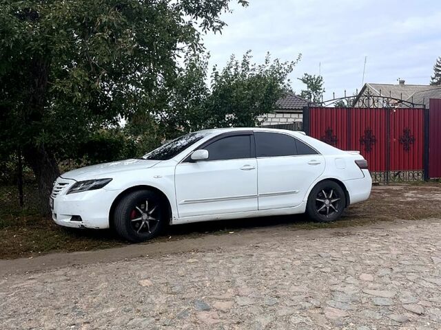Белый Тойота Камри, объемом двигателя 2.4 л и пробегом 270 тыс. км за 4500 $, фото 1 на Automoto.ua