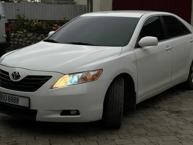 Белый Тойота Камри, объемом двигателя 0 л и пробегом 230 тыс. км за 8050 $, фото 1 на Automoto.ua