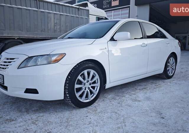 Белый Тойота Камри, объемом двигателя 2.36 л и пробегом 215 тыс. км за 11900 $, фото 1 на Automoto.ua