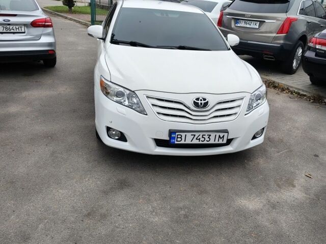 Білий Тойота Камрі, об'ємом двигуна 2.4 л та пробігом 197 тис. км за 9800 $, фото 1 на Automoto.ua