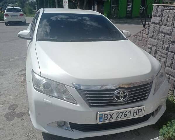 Белый Тойота Камри, объемом двигателя 2.49 л и пробегом 187 тыс. км за 12800 $, фото 1 на Automoto.ua